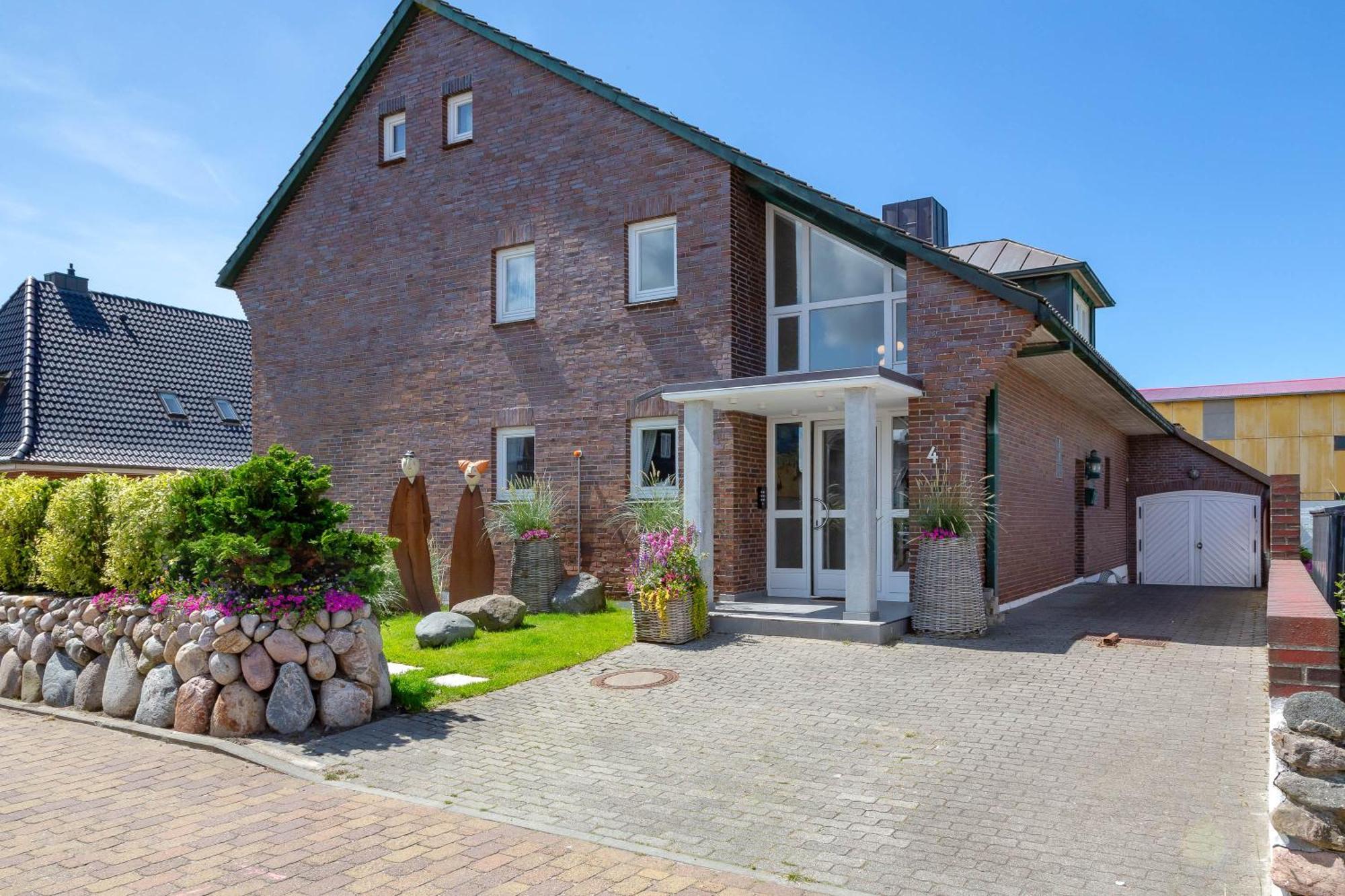 Strand Cottage *